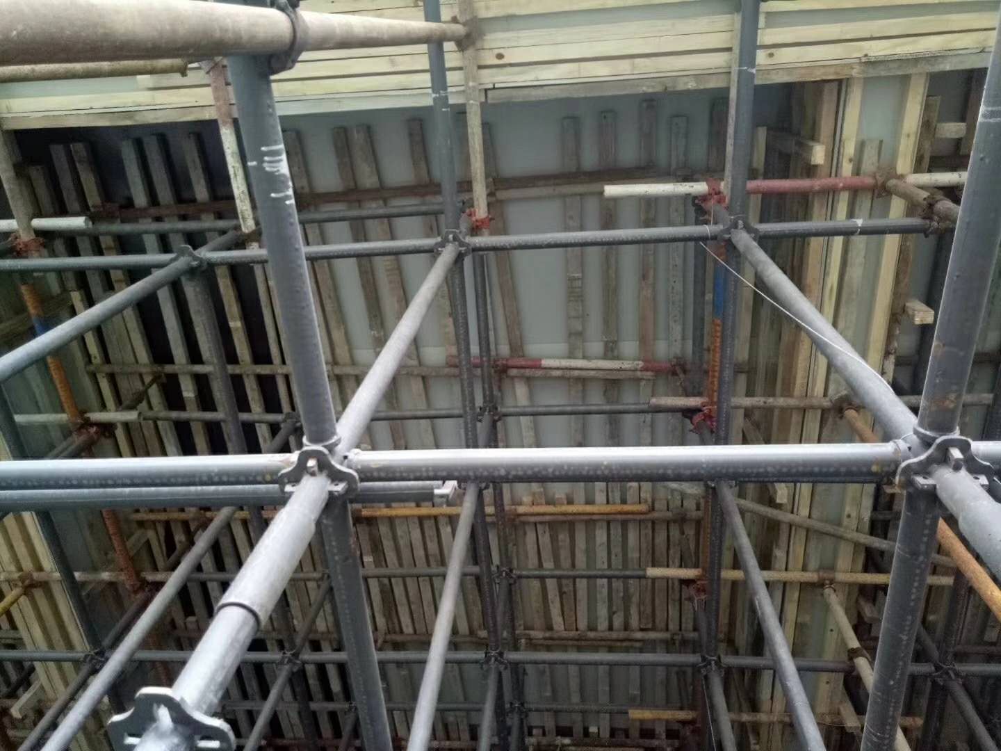 Cum se calculează cantitățile de cofraje de construcție într-un proiect pe ba...